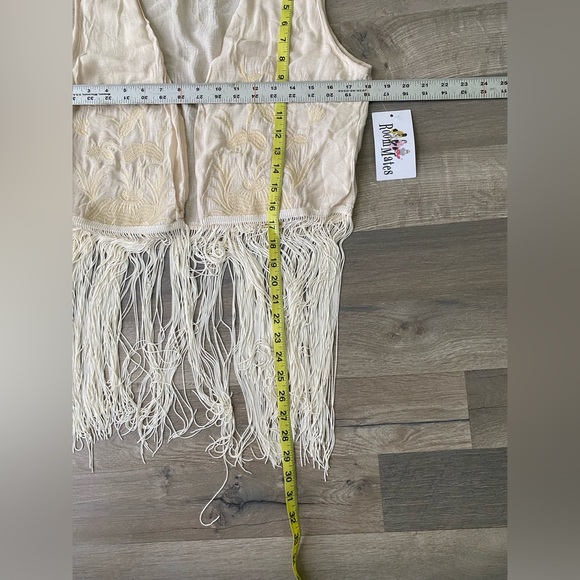 Roommates Vest Women's Small Crochet Long Fringe Ivory Boho Chic Coastal Cowgirl - Picture 5 of 9